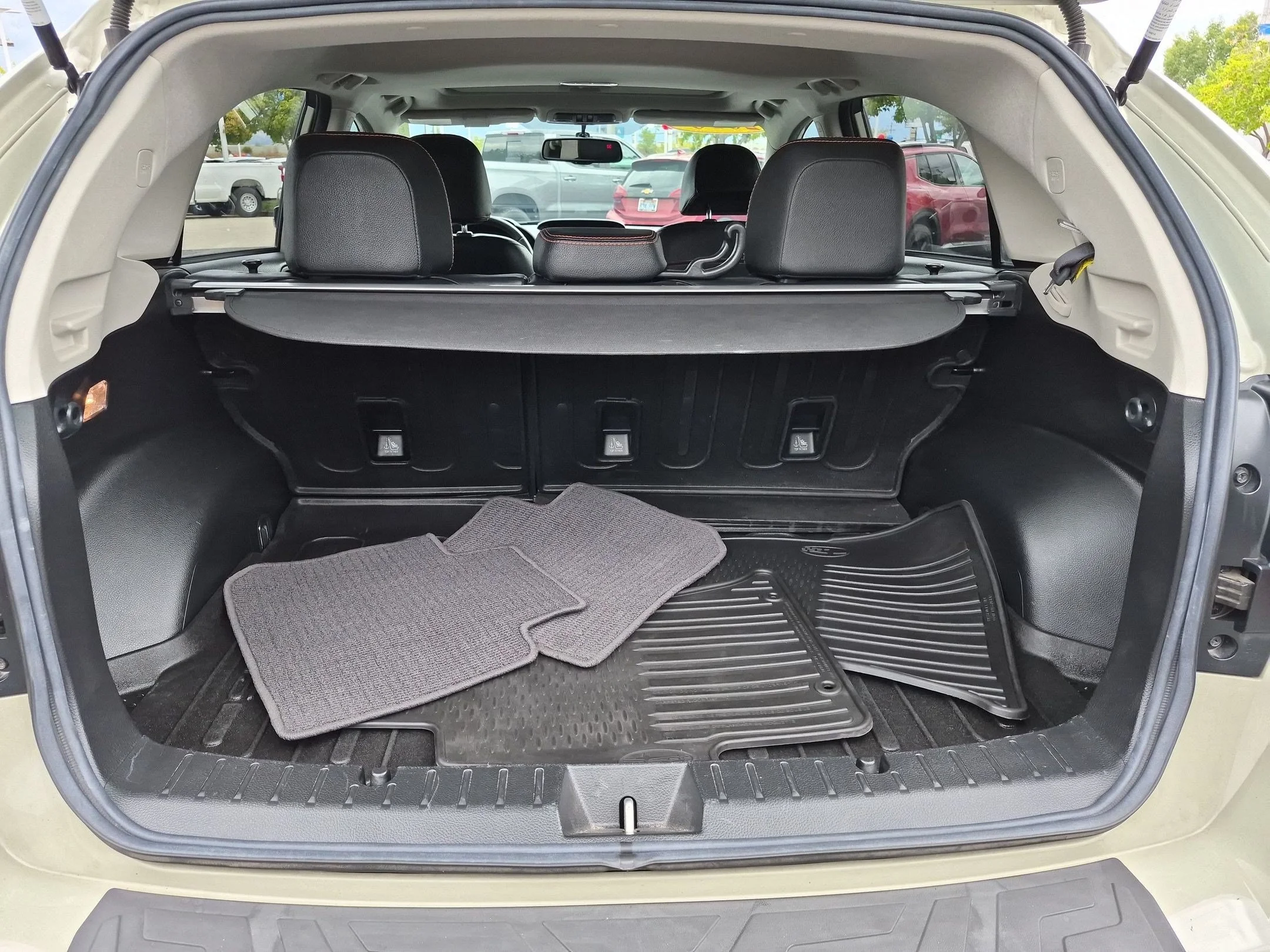 Used 2016 Desert Khaki Subaru Limited image 33