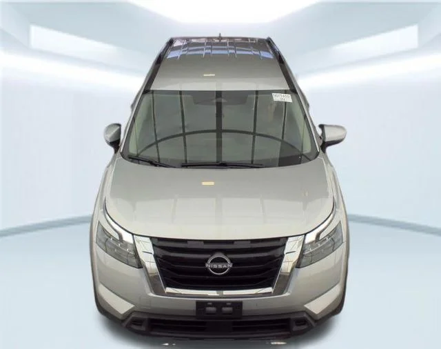 Used 2024 Silver Nissan SV image 3