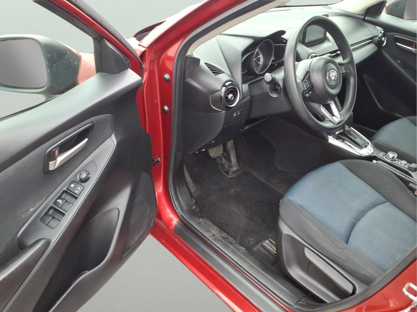 Certified Used 2020  Toyota LE image 10