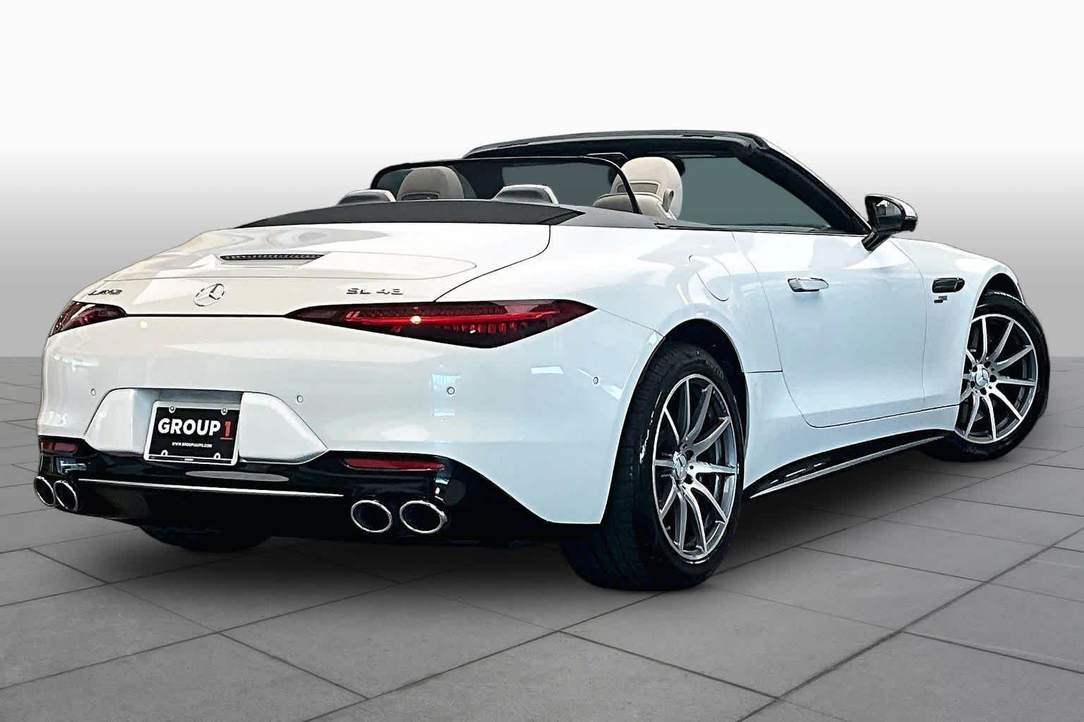 Used 2023 MANUFAKTUR Moonlight White Metallic Mercedes-Benz AMG® SL 43 image 13
