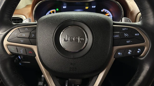 Used 2015 Brilliant Black Crystal Pearlcoat Jeep Summit image 16
