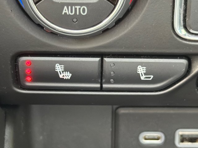 Used 2022 Gray Chevrolet LT image 31
