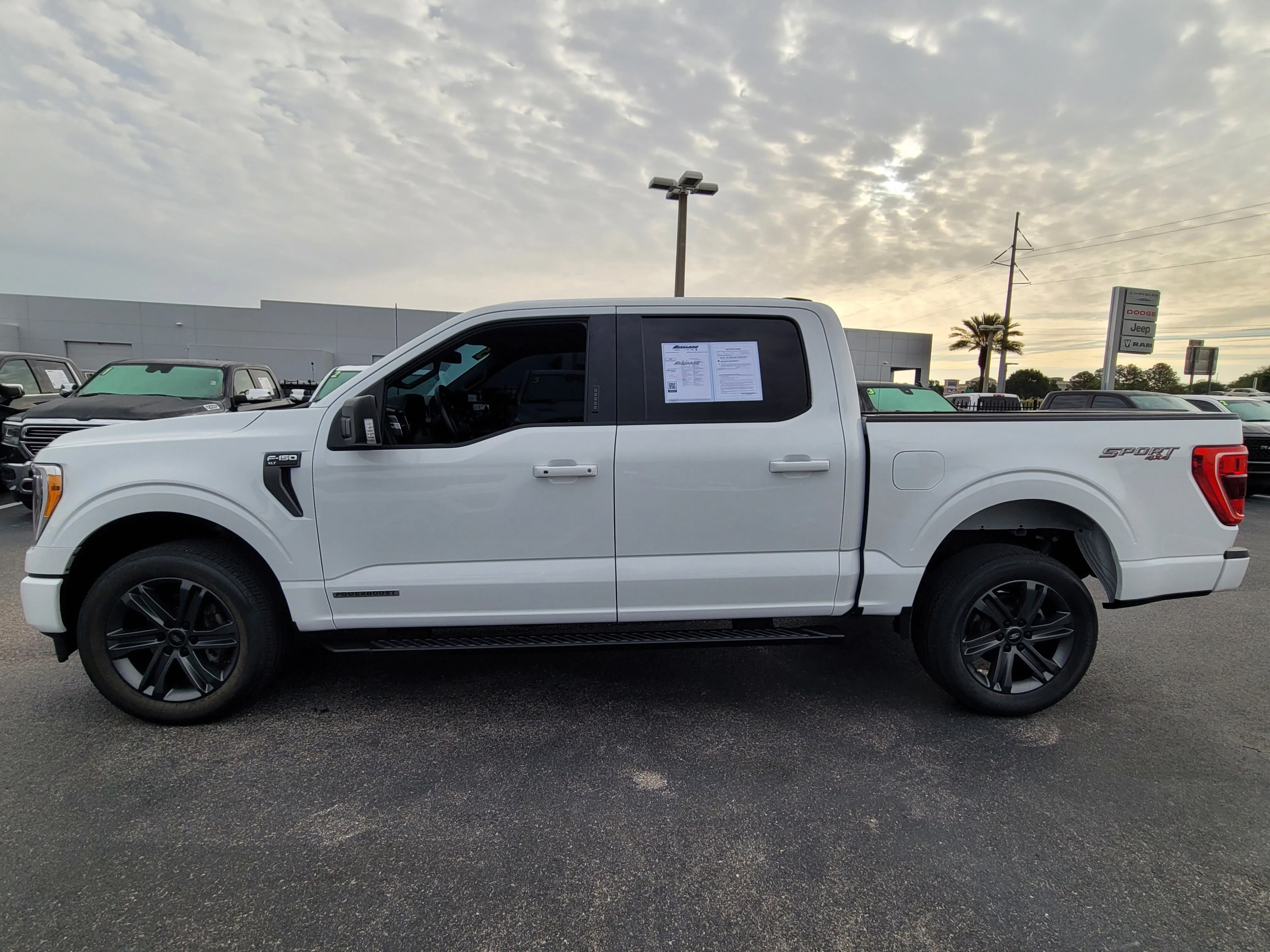 Used 2023 Oxford White Ford XLT image 7