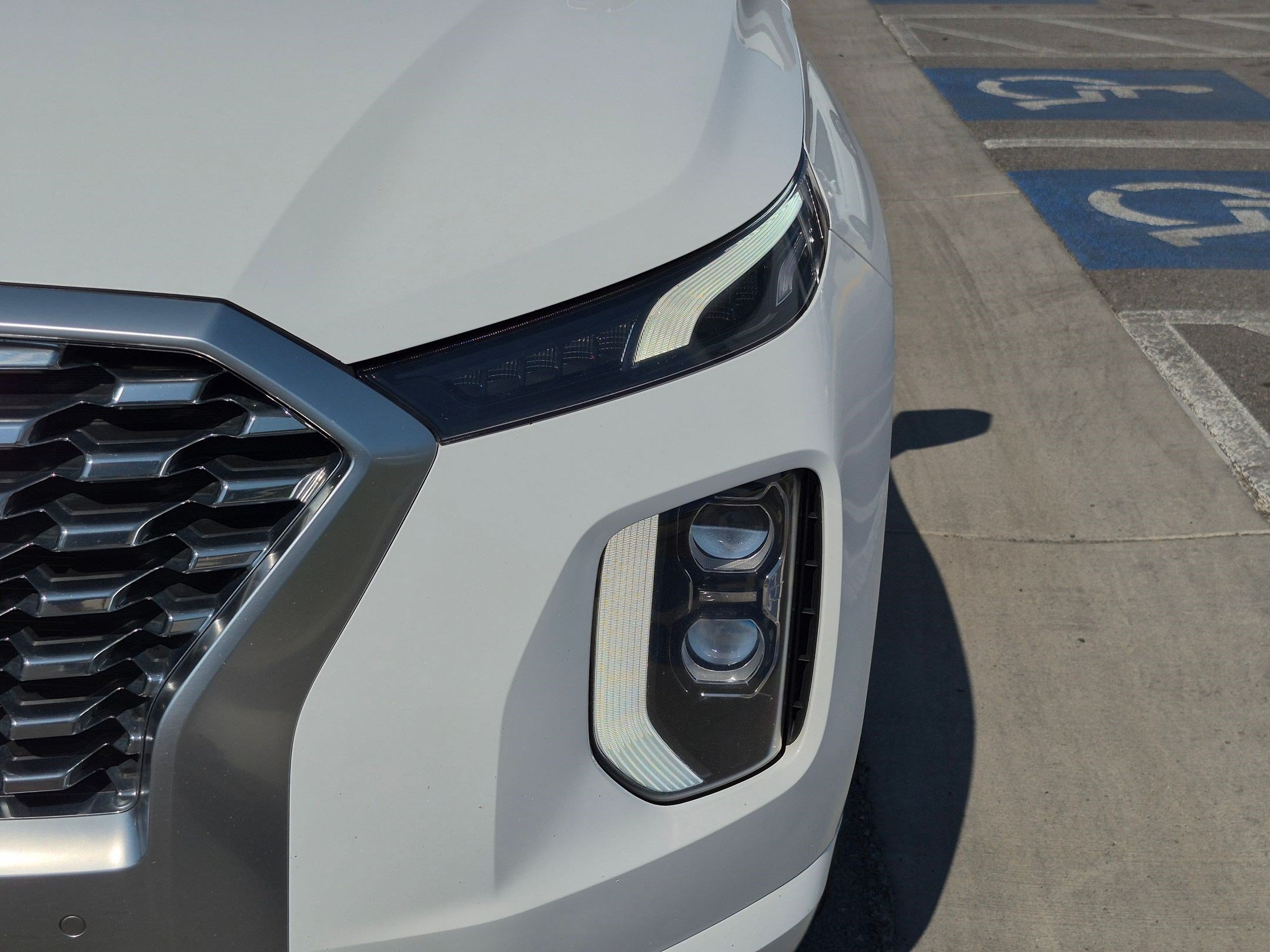 Used 2022 Hyper White Hyundai Limited image 9