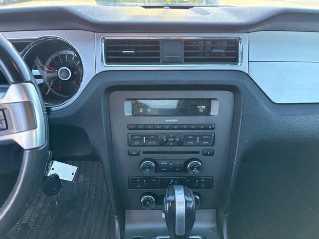 Used 2013 Grabber Blue Ford V6 Premium image 16