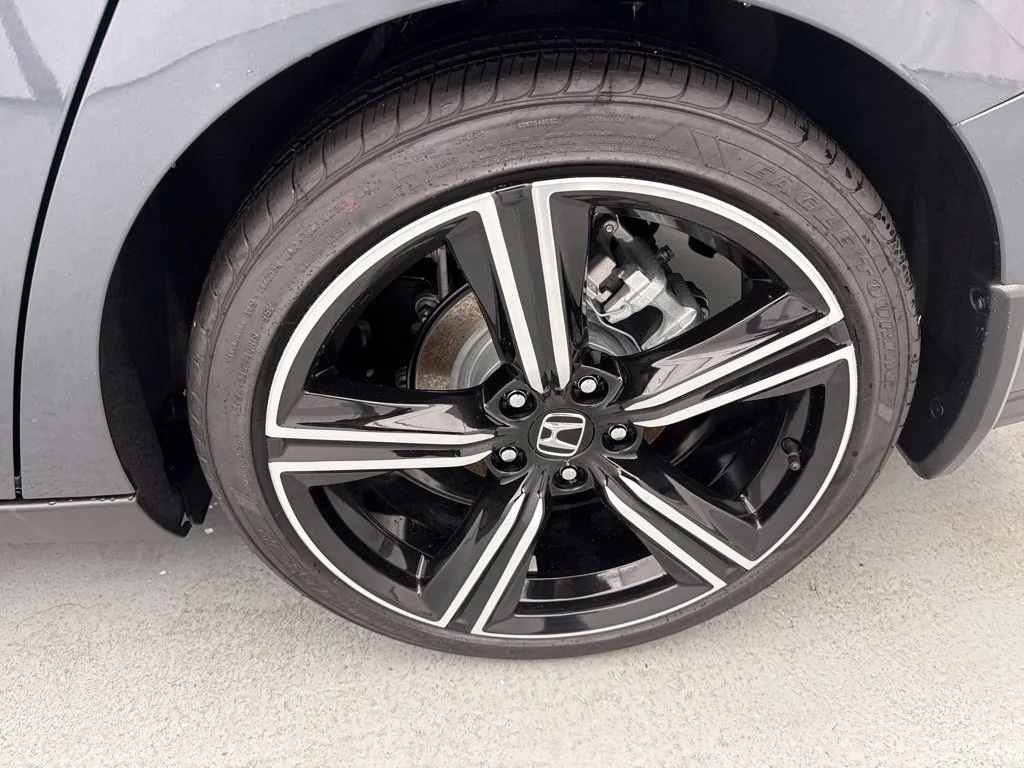 New 2026 Meteorite Gray Metallic Honda SE image 6