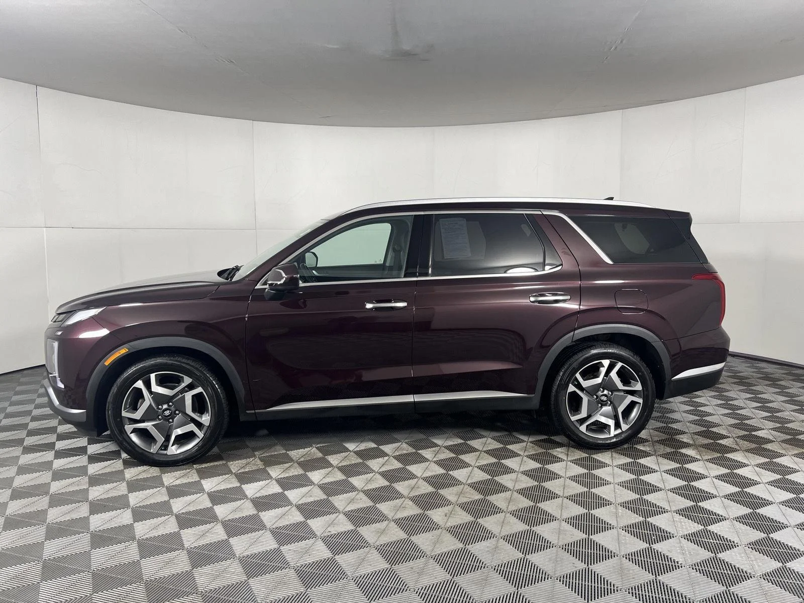 Used 2023 Sierra Burgundy Hyundai Limited image 24
