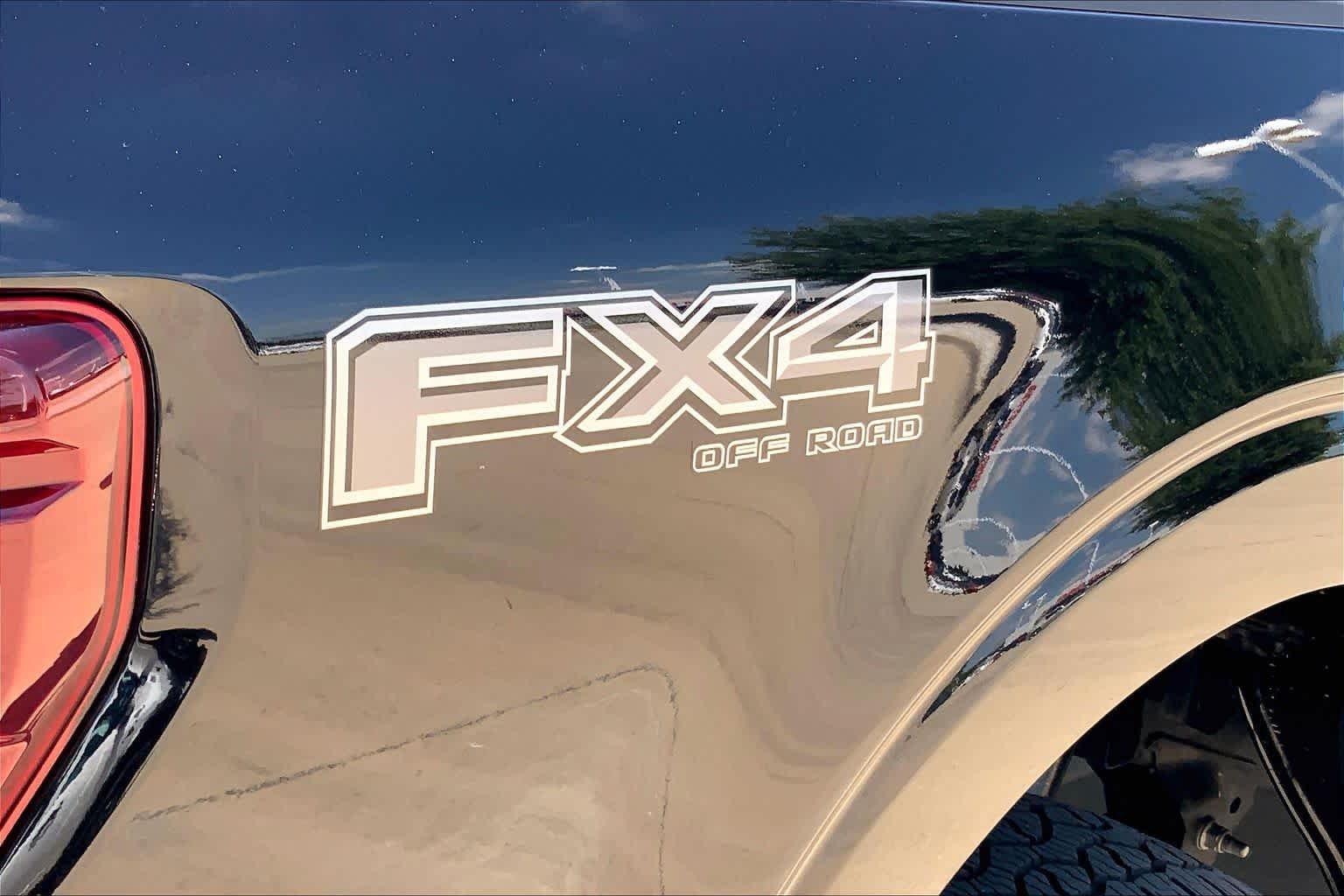 Used 2025 Agate Black Metallic Ford LARIAT image 18