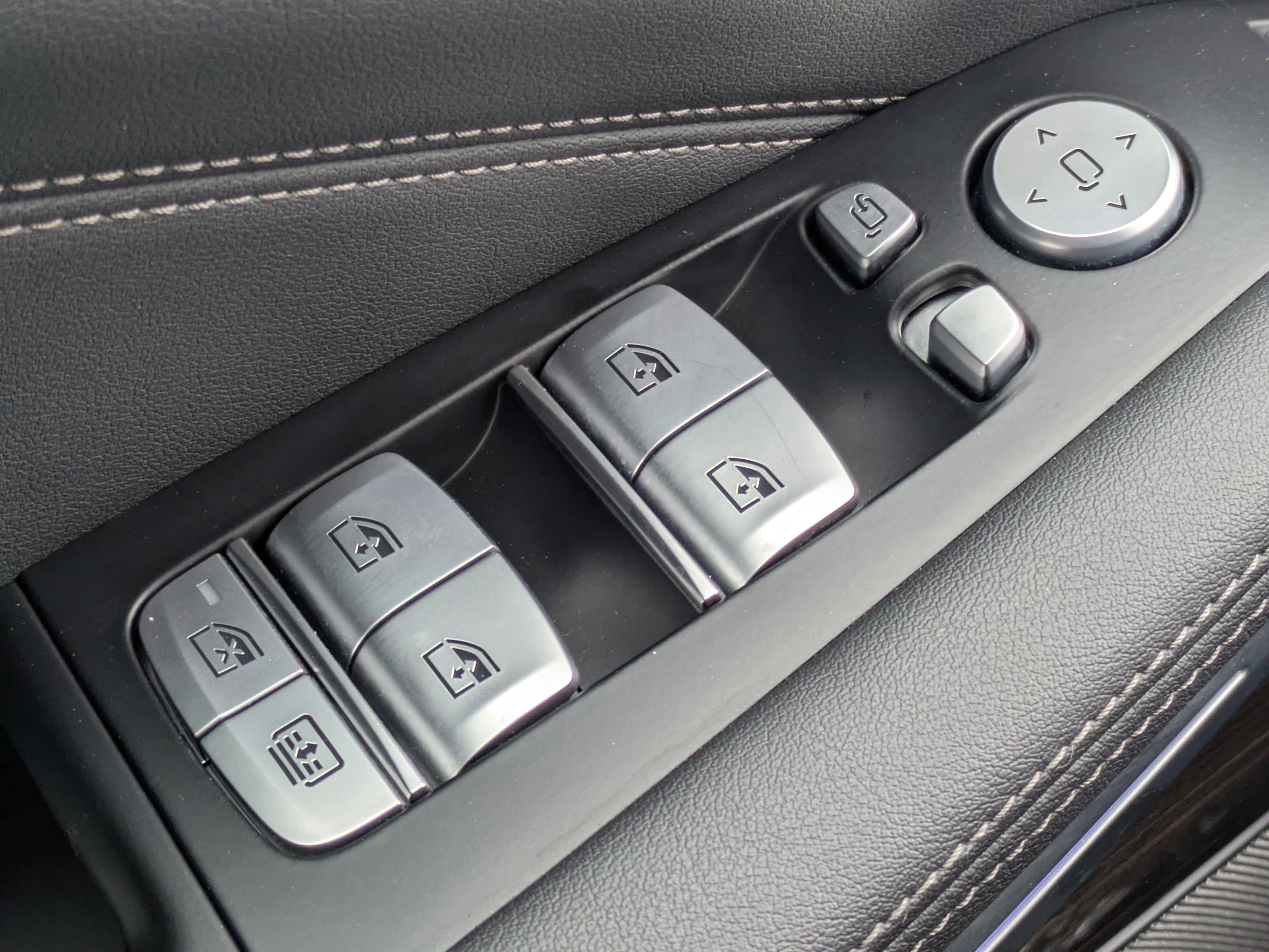 Used 2025 Black Sapphire Metallic BMW xDrive40i image 23