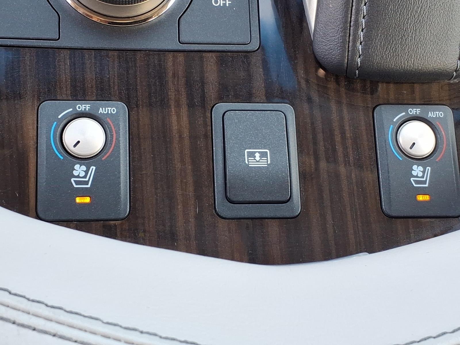 Used 2016 Atomic Silver Lexus Base image 7