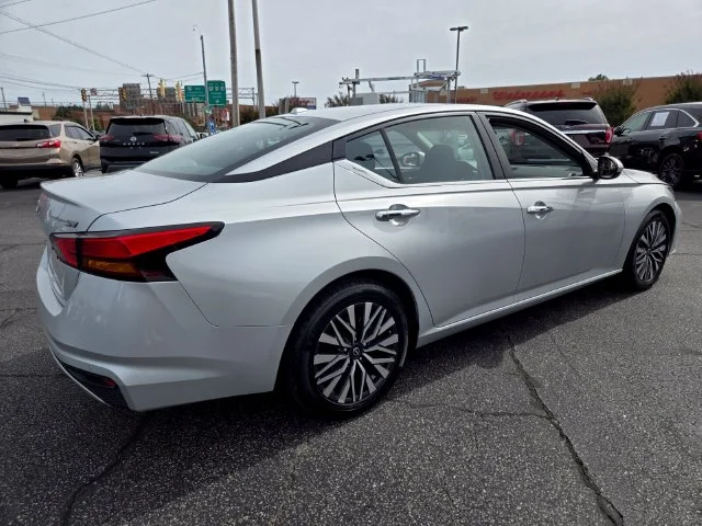 Used 2023 Silver Nissan 2.5 SV image 8
