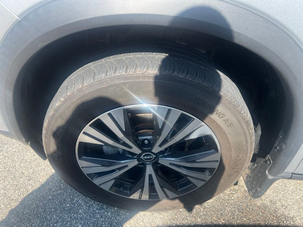 Used 2023 Silver Nissan SV image 3