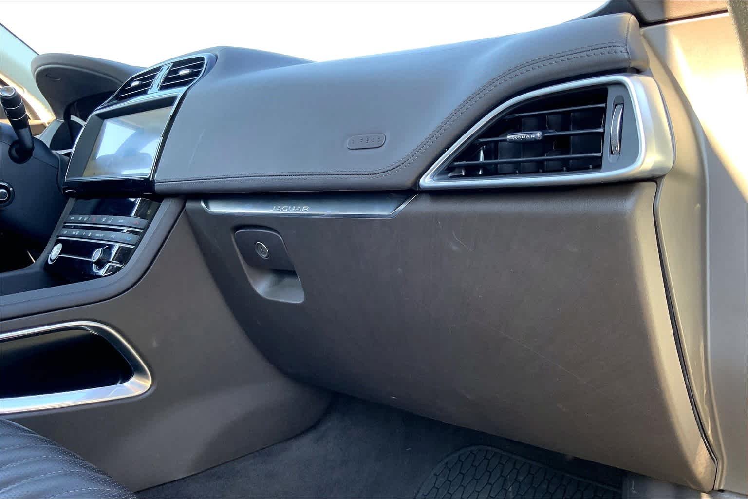 Used 2019 Yulong White Metallic Jaguar 30t Portfolio image 18