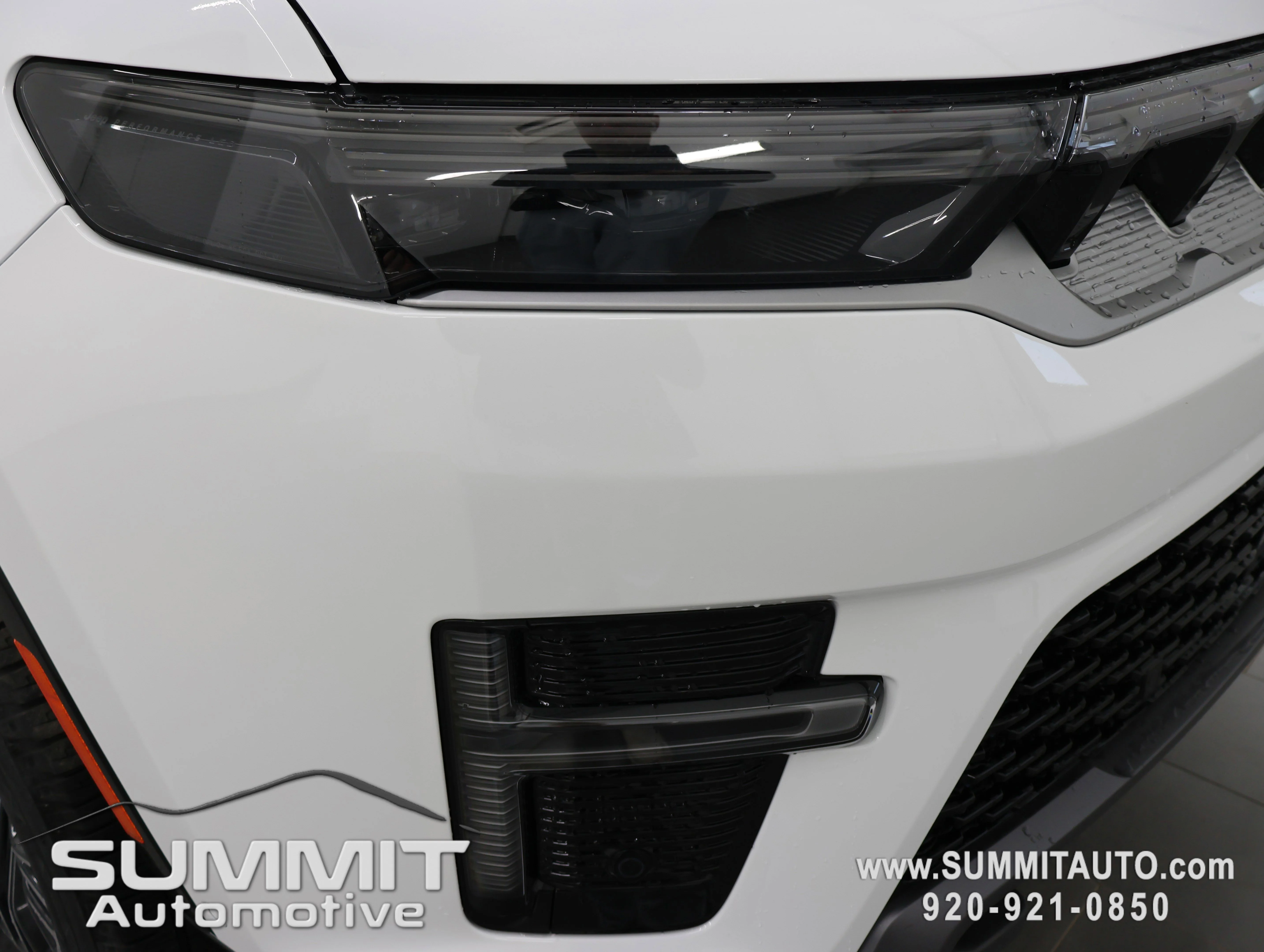 New 2026 Bright White Clear-Coat Exterior Paint Jeep  image 22