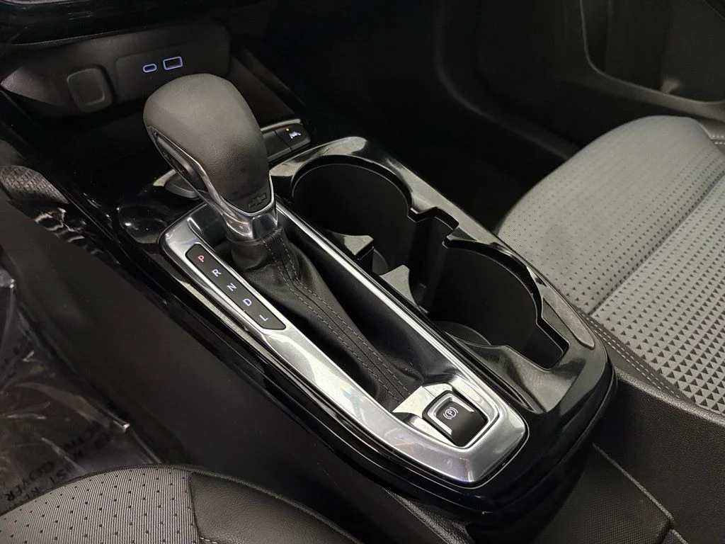 Used 2025 White Chevrolet LT image 32