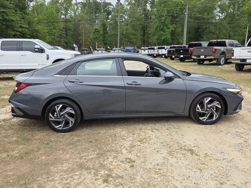 Used 2025 Gray Hyundai SEL Convenience image 14