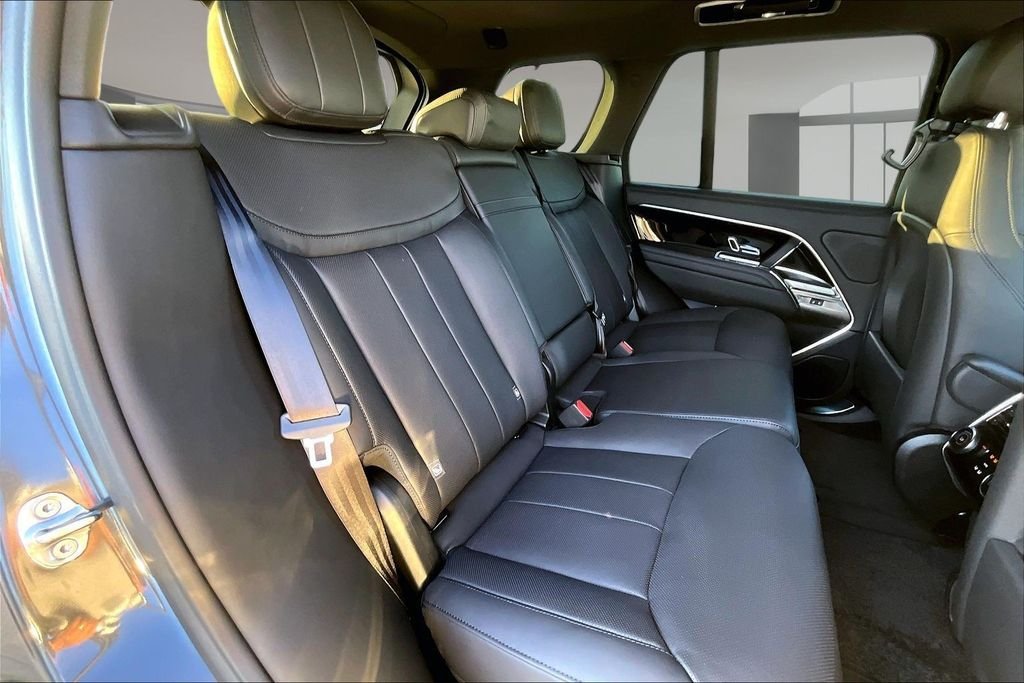 New 2026 CARPATHIAN GREY Land Rover SE image 10
