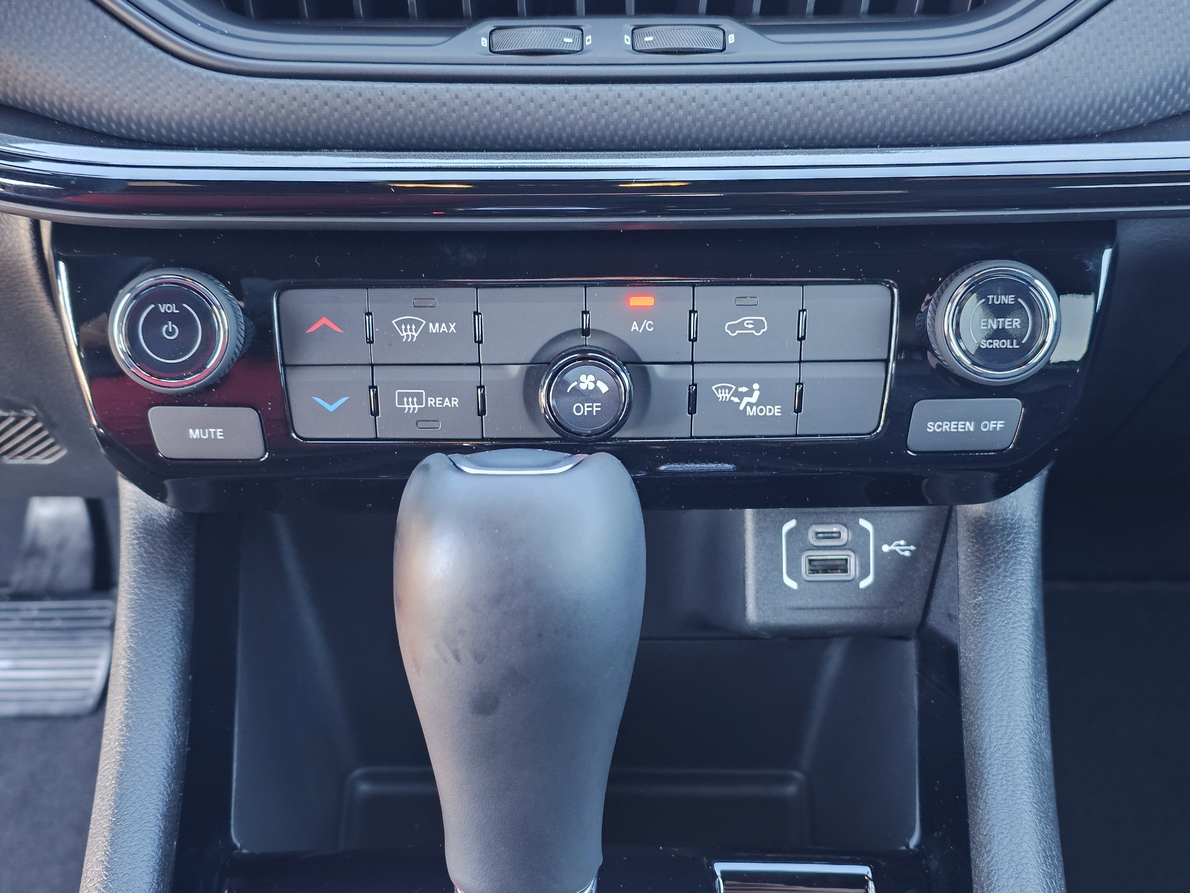 New 2026 Red Hot Pearlcoat Jeep Latitude Altitude image 27