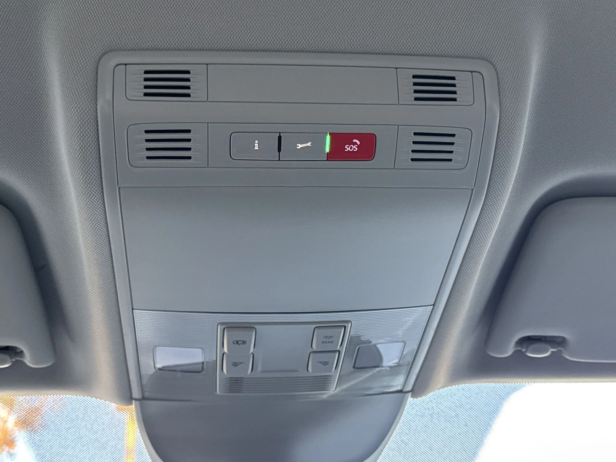 New 2027 Platinum Gray Metallic Volkswagen S image 29