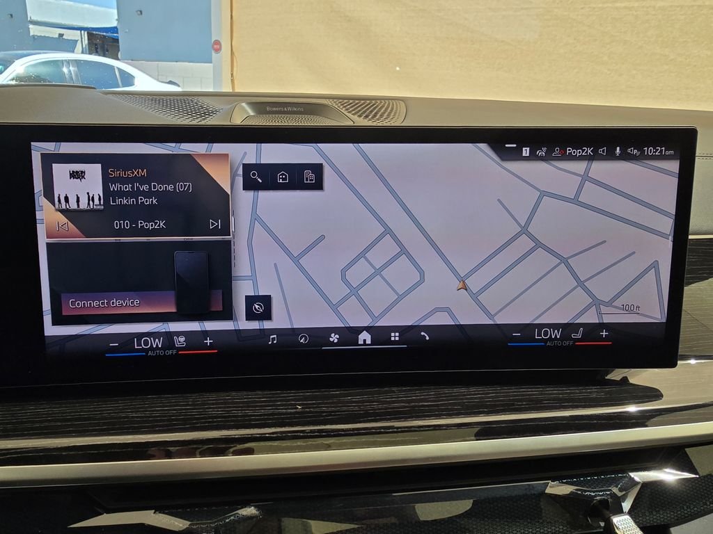 Used 2025 White Metallic BMW xDrive40i image 22