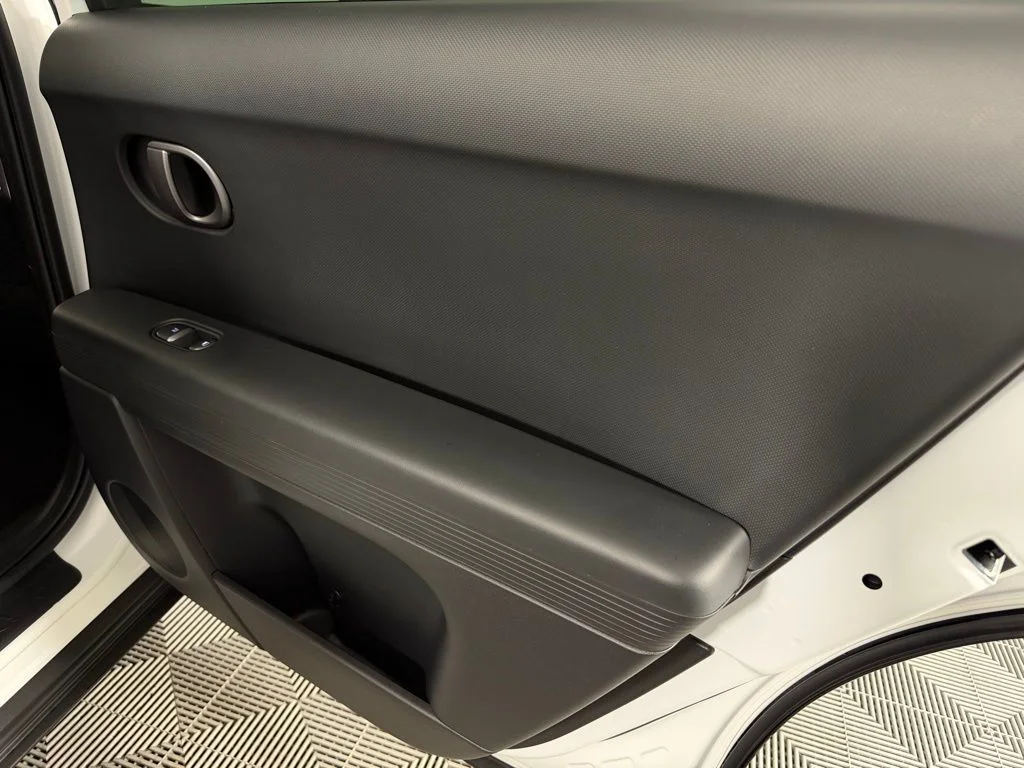 Used 2025 White Hyundai SEL image 31