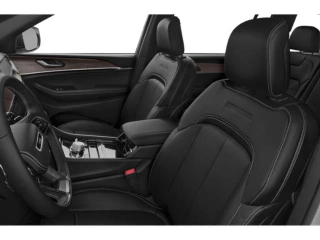 Used 2022 Diamond Black Crystal Pearlcoat Jeep Overland image 12