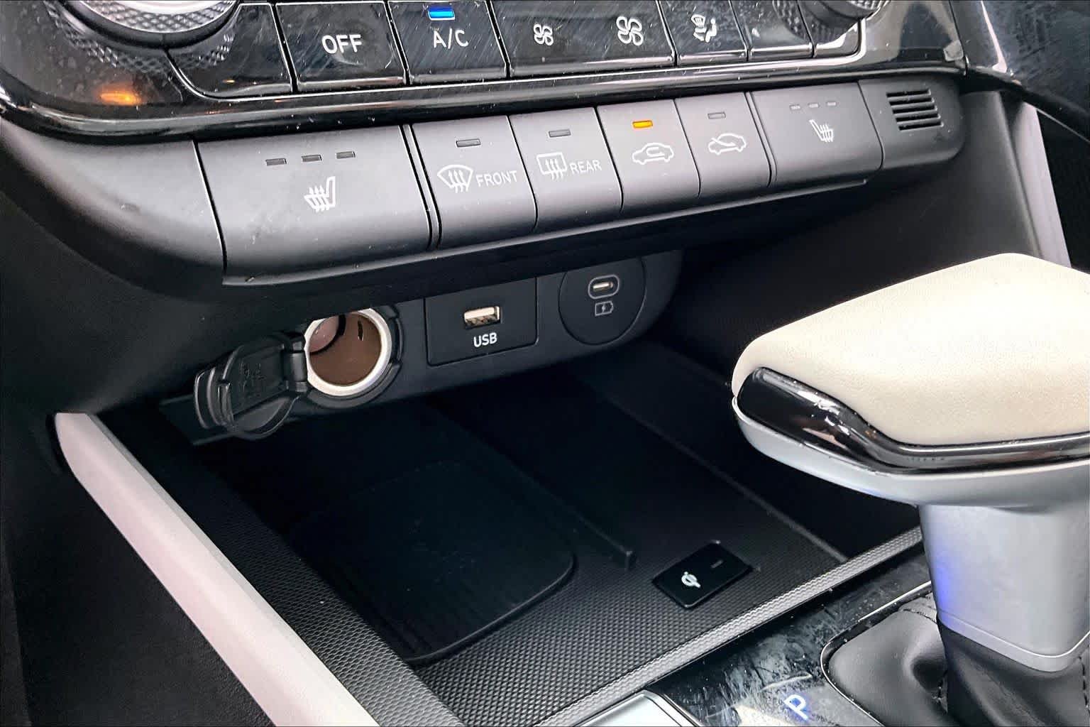 2025 Hyundai Elantra Limited - Photo 50