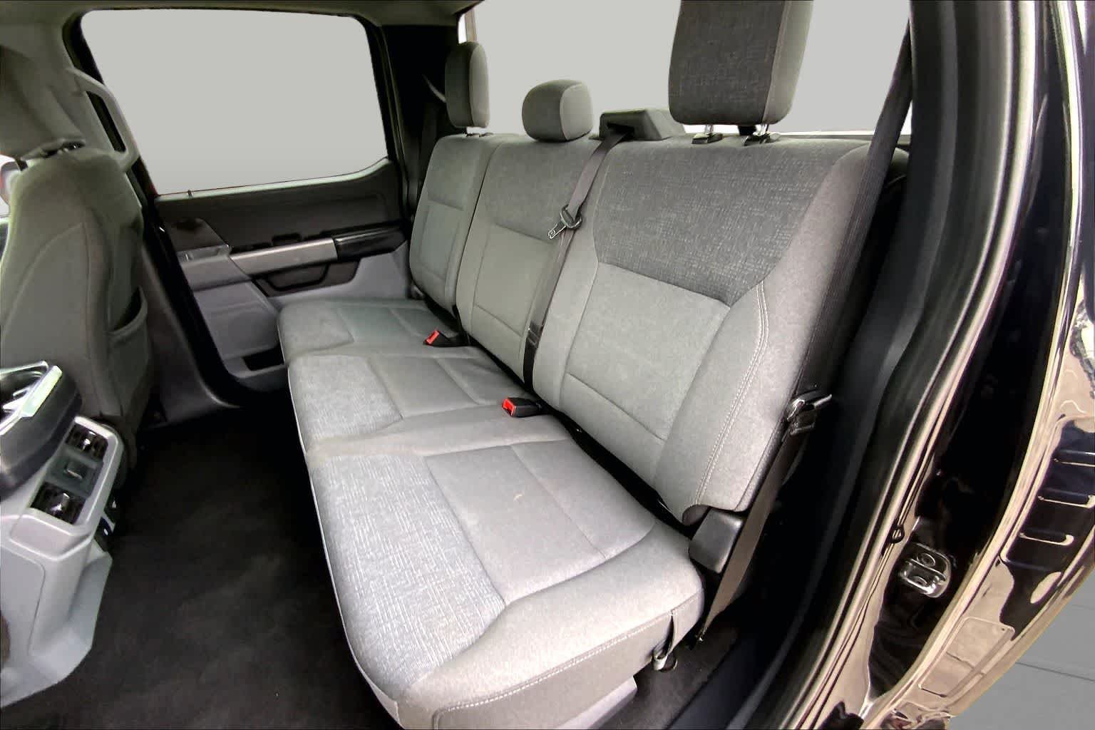 Used 2024 Agate Black Metallic Ford XLT image 32