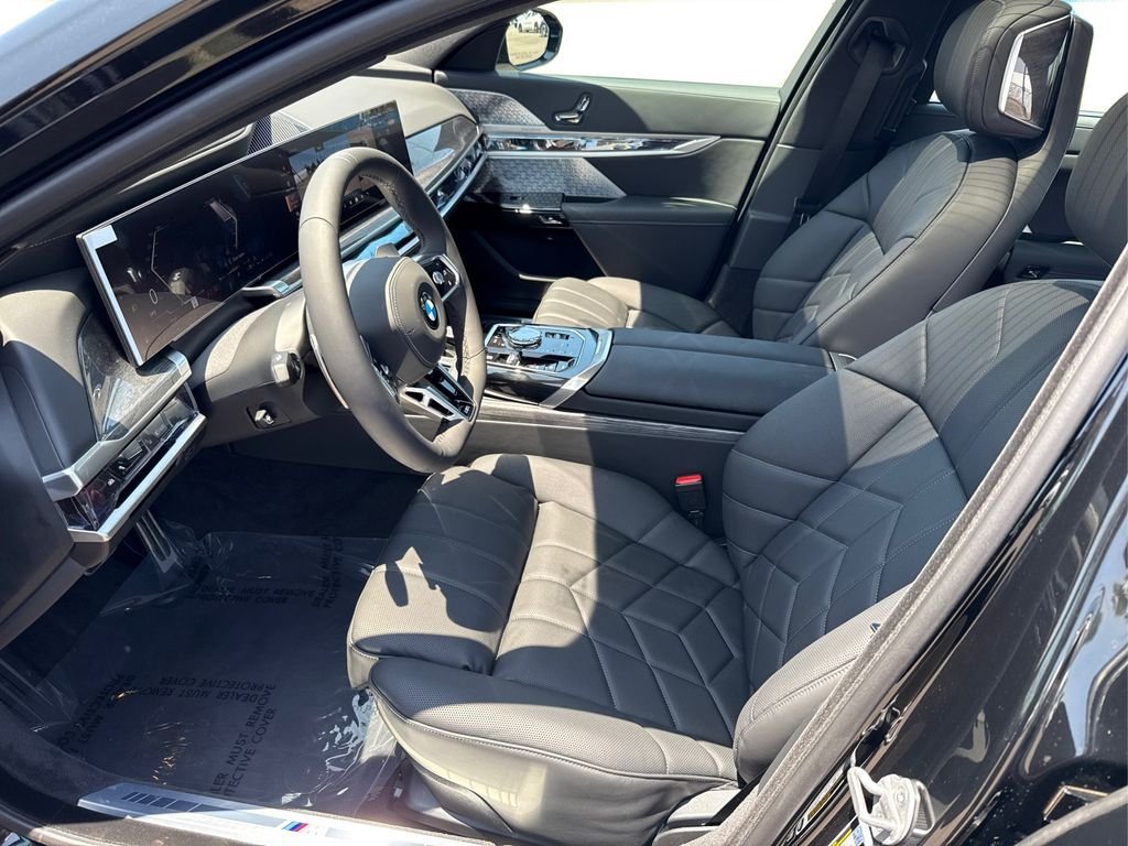 2025 BMW 7 Series 760i - Photo 9