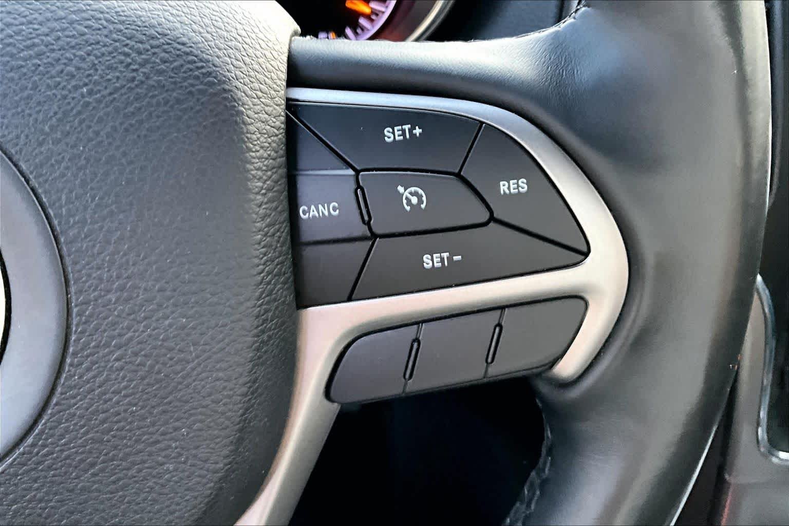 Used 2019 Bright White Clearcoat Jeep Laredo E image 23