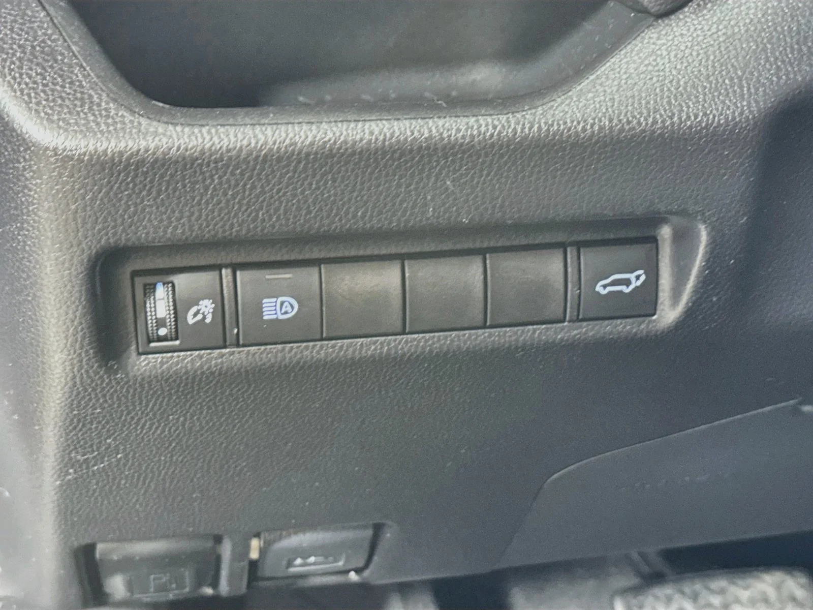 Used 2021 Gray Toyota XLE image 8