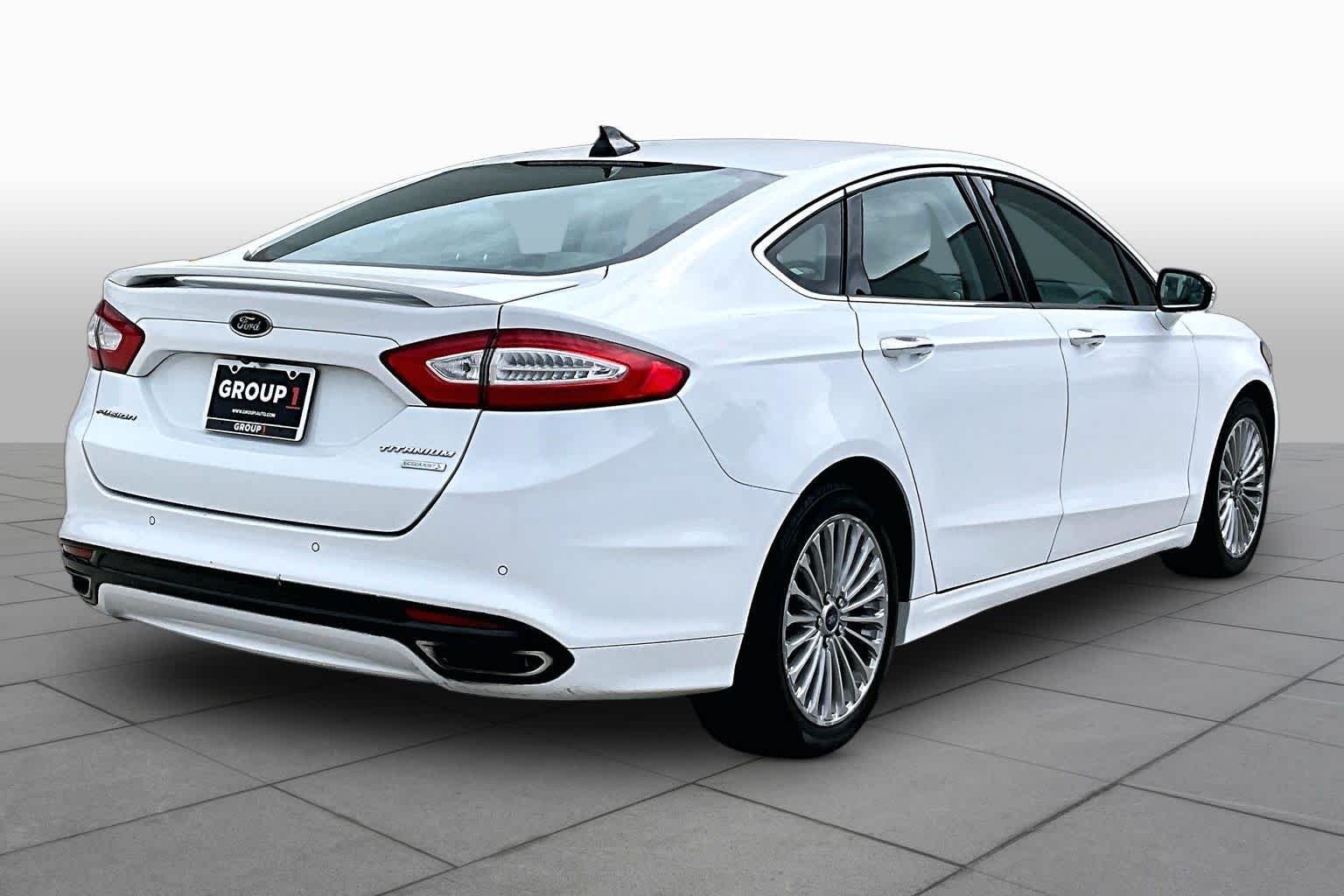 Used 2016 Oxford White Ford Titanium image 11