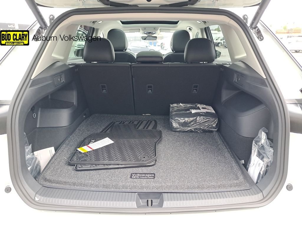 New 2026 White/off-white Volkswagen 2.0T SE image 17