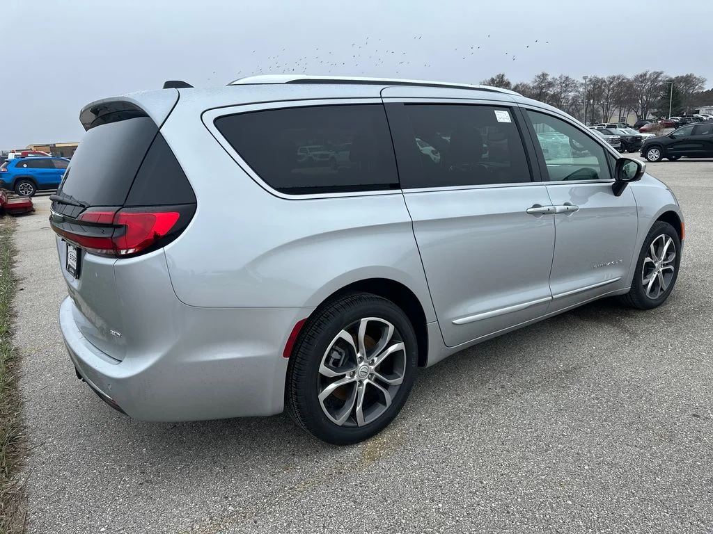 2026 Chrysler Pacifica Pinnacle - Photo 5