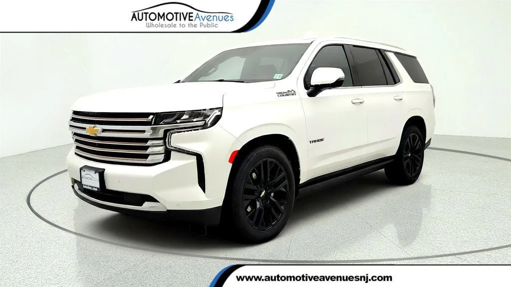Used 2023 Iridescent Pearl Tricoat Chevrolet 4WD 4dr High Country w/ Deluxe Pkg, 22