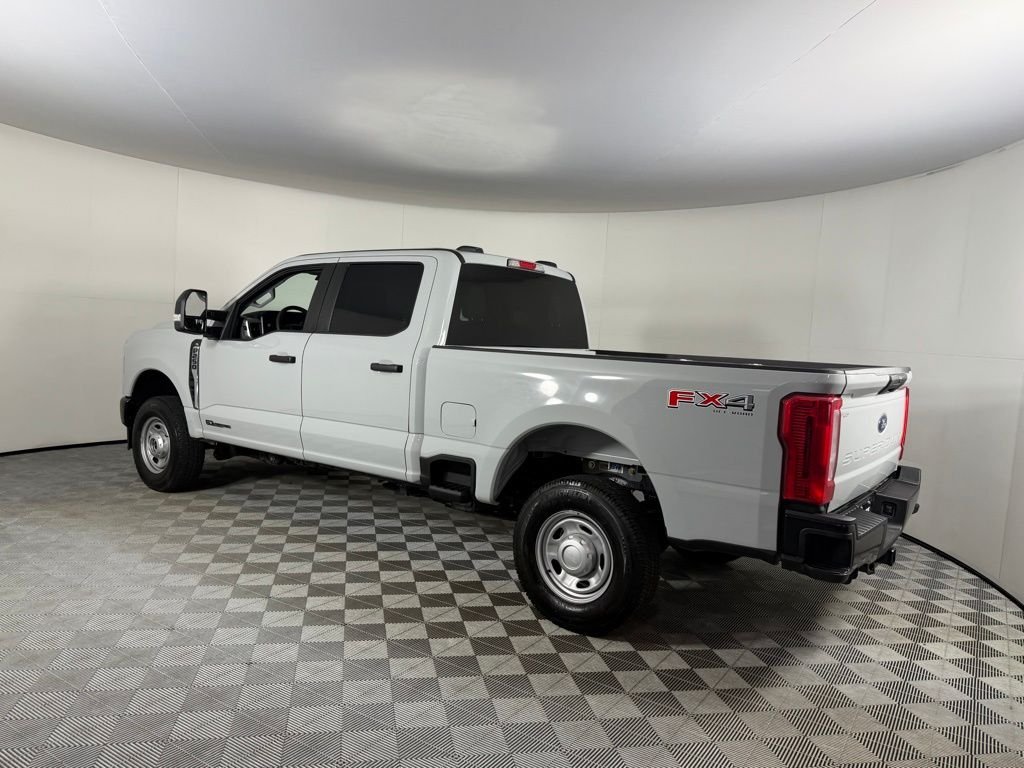 Used 2025 White Ford XL image 9