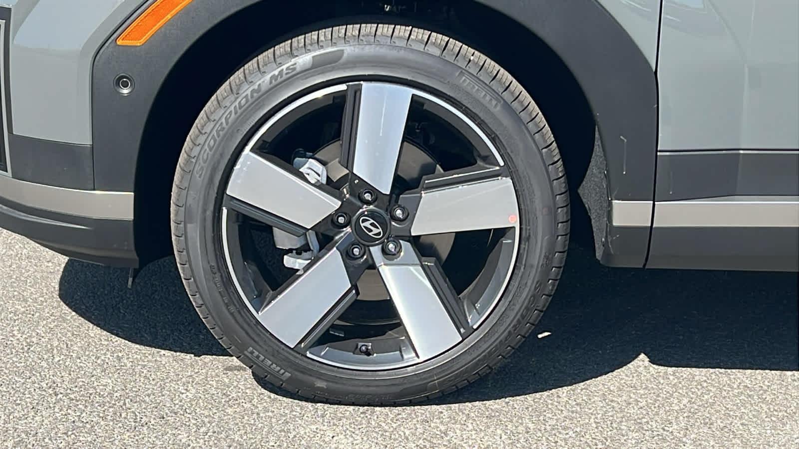 New 2027 Hampton Gray Hyundai Limited image 40