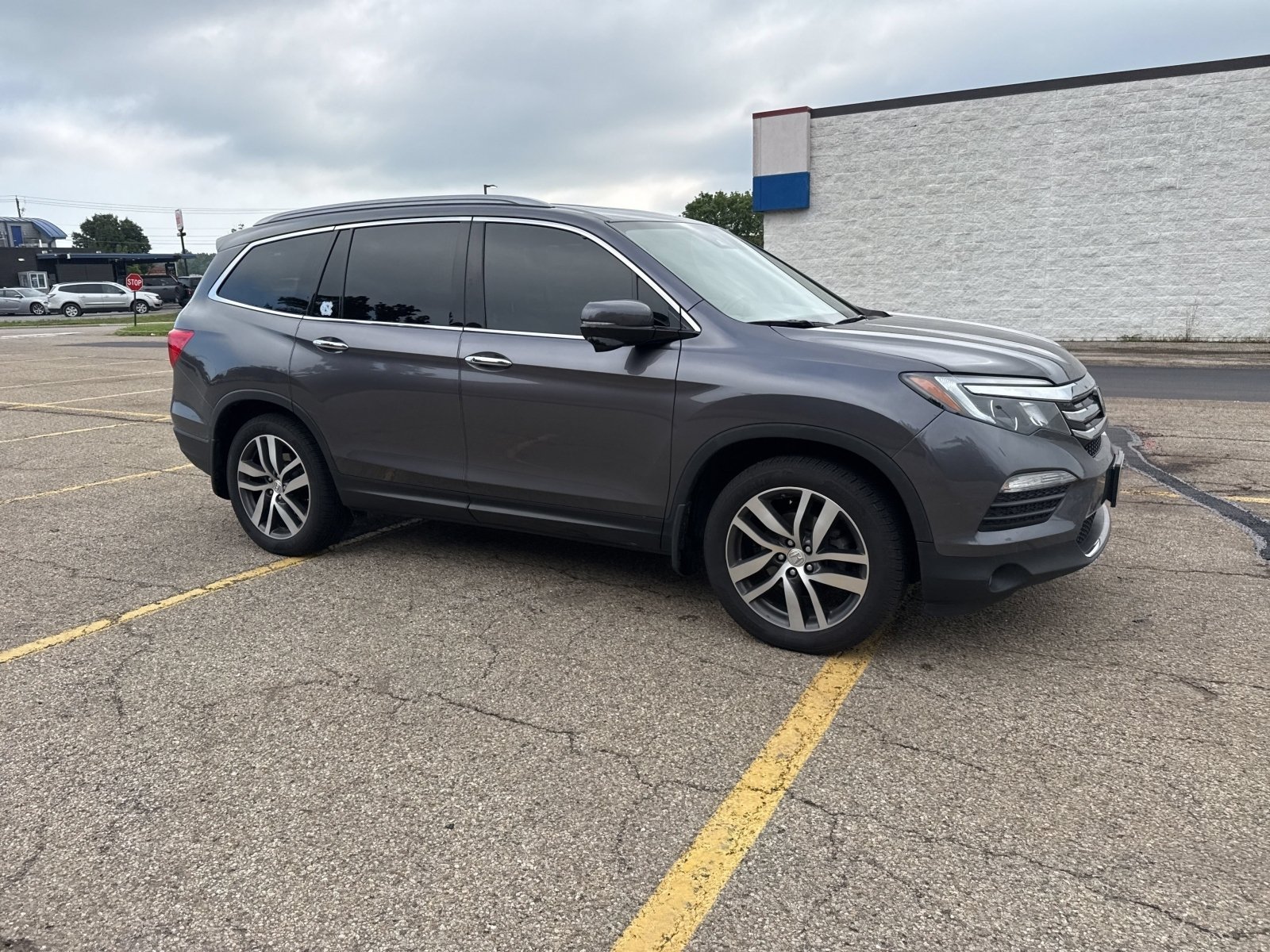 Used 2017 Modern Steel Metallic Honda Touring image 20