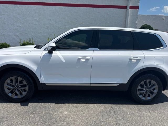 Used 2024 White Kia LX image 4