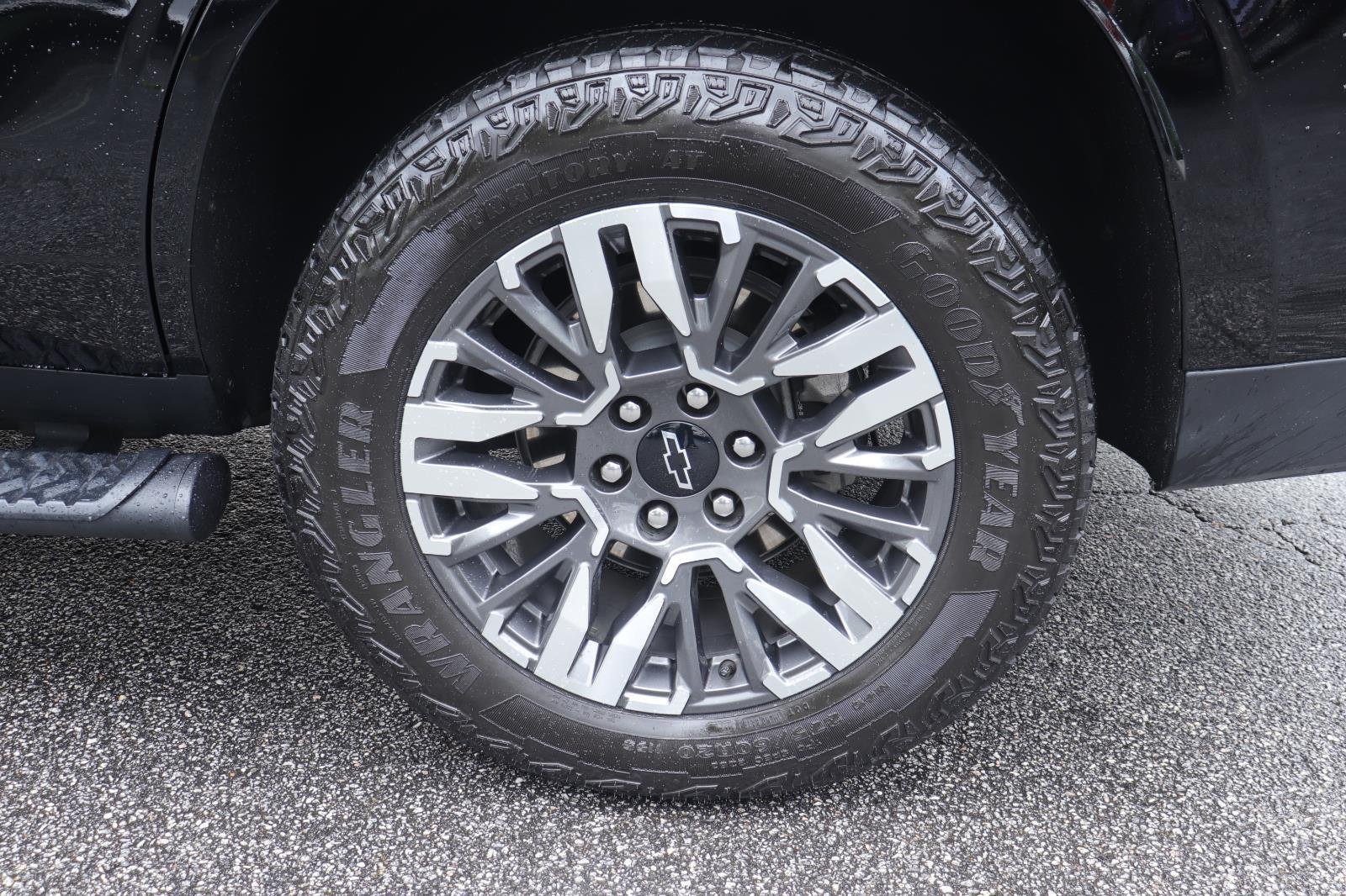 Used 2025 Black Chevrolet Z71 image 43