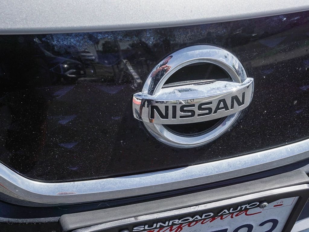 Used 2018 Silver Nissan S image 11