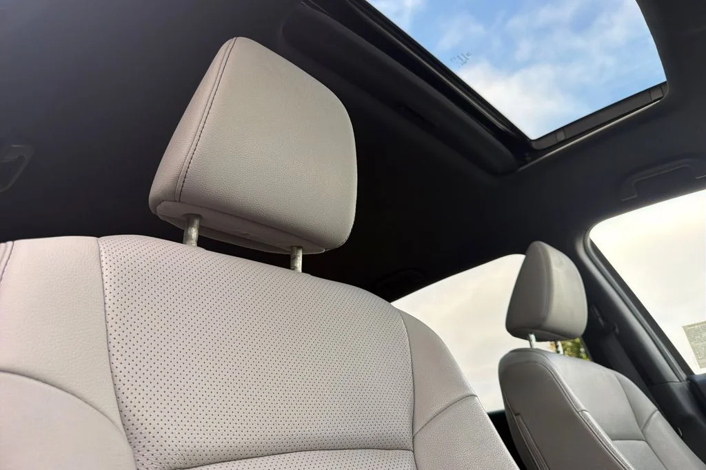 Used 2022 Lunar Silver Metallic Honda EX-L image 21