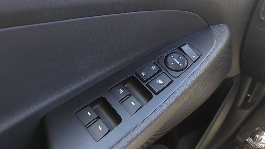 Used 2019 Blue Hyundai Sport image 18