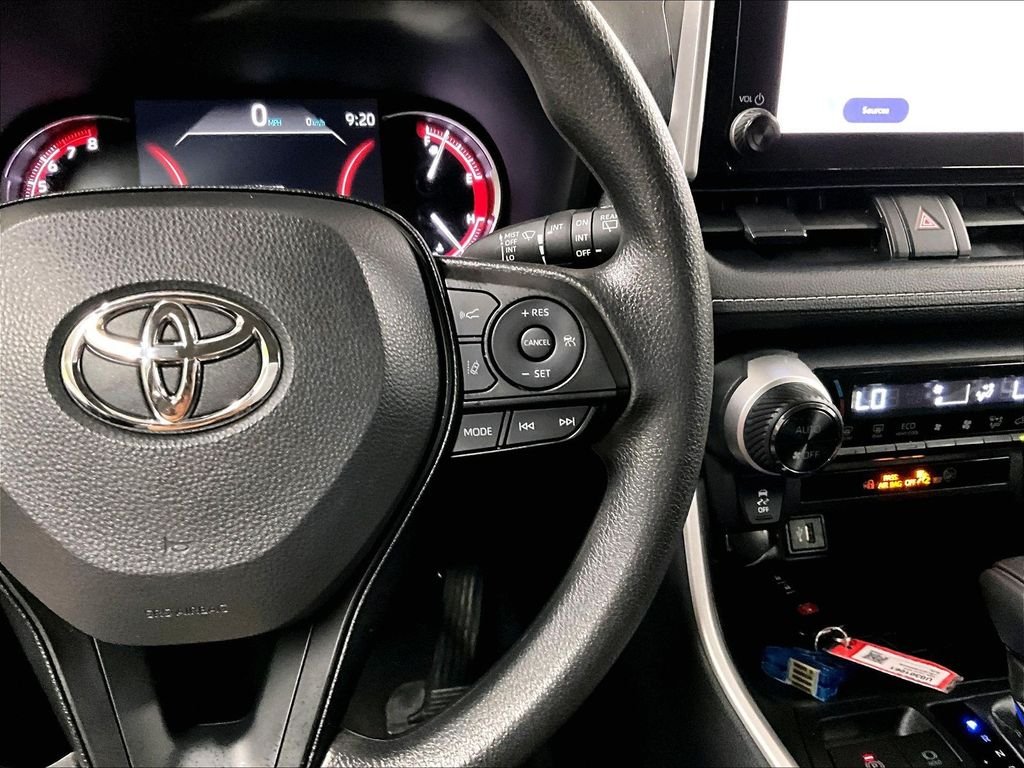 Used 2025  Toyota XLE image 23