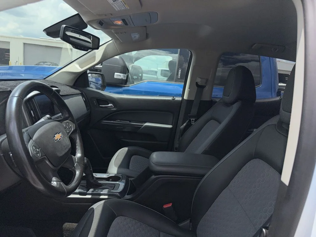 Used 2018 White Chevrolet Z71 image 10