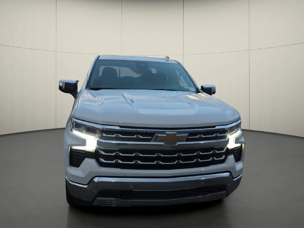 Used 2025 White Chevrolet LTZ image 2