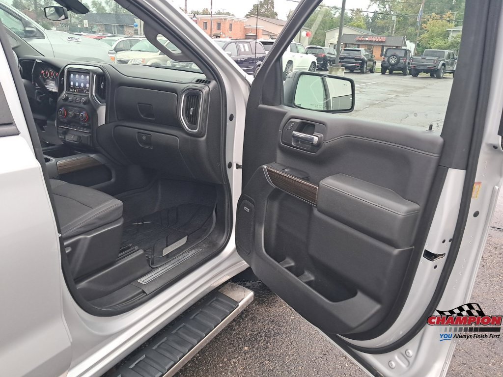 Used 2019 Silver Chevrolet RST image 28