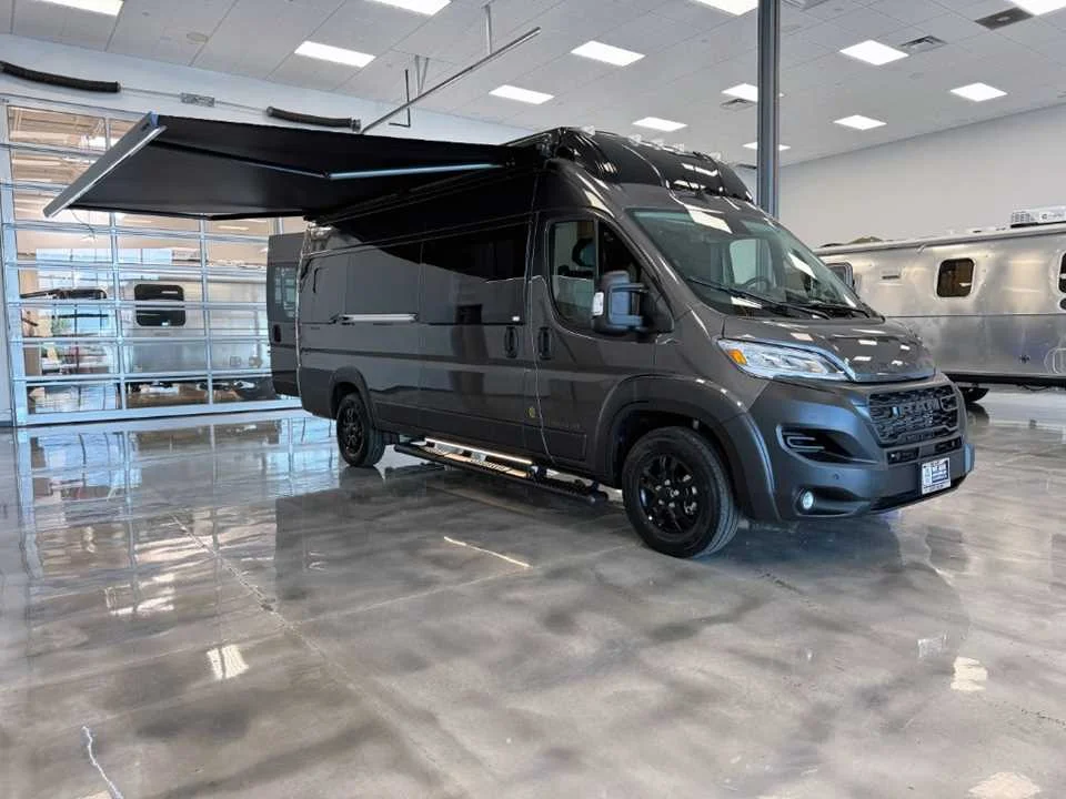 New 2026 GRANITE CRYSTAL METALLIC AIRSTREAM  image 31