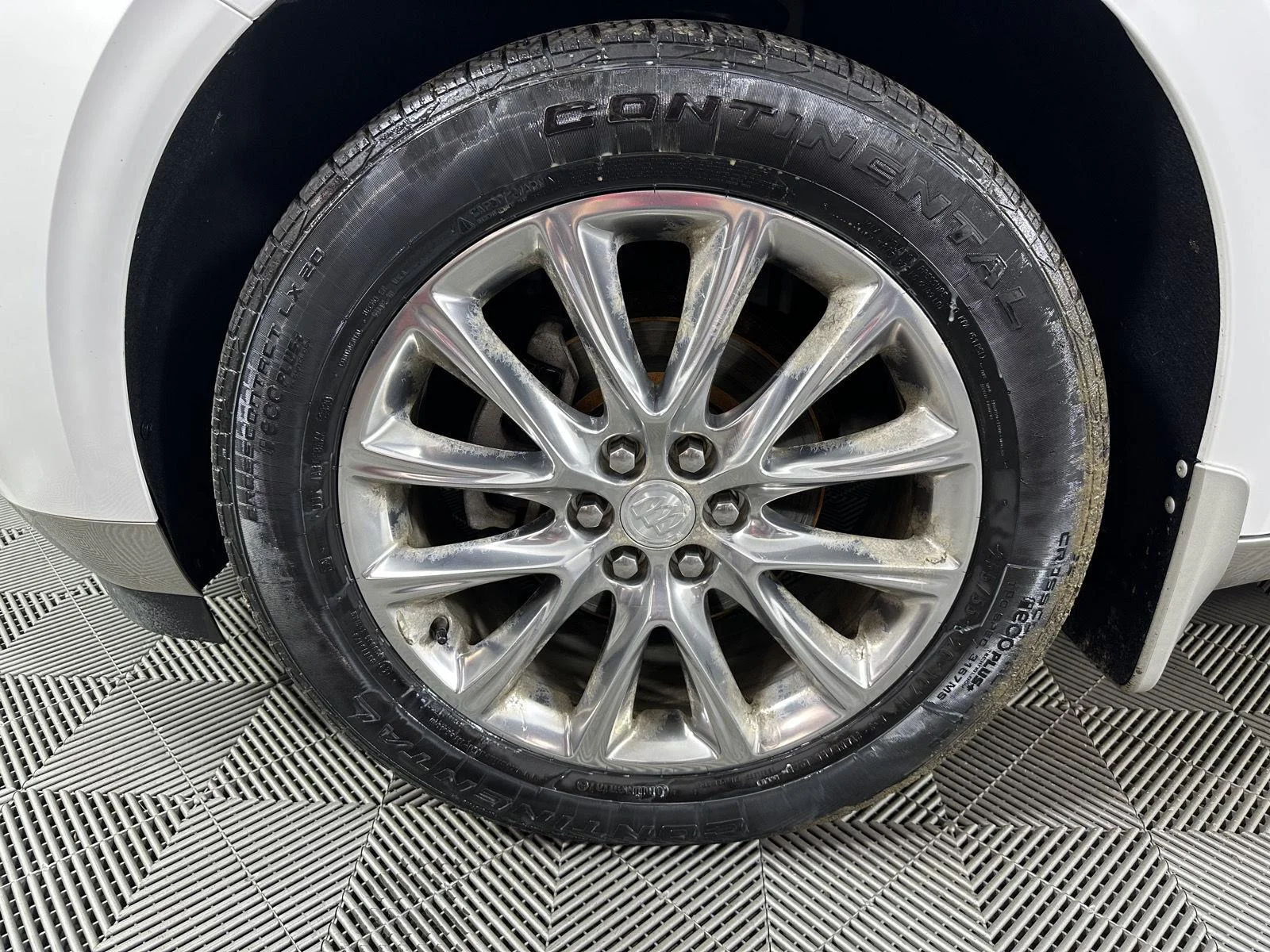 Used 2020 Summit White Buick Premium image 27