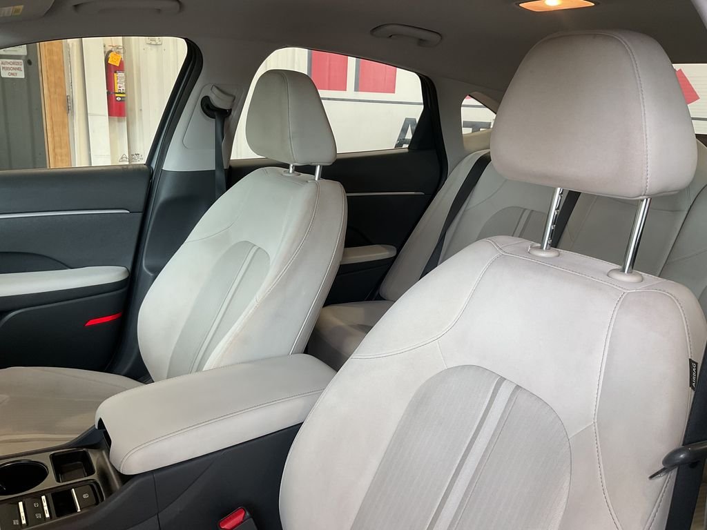 Used 2025 Silver Hyundai SE image 15